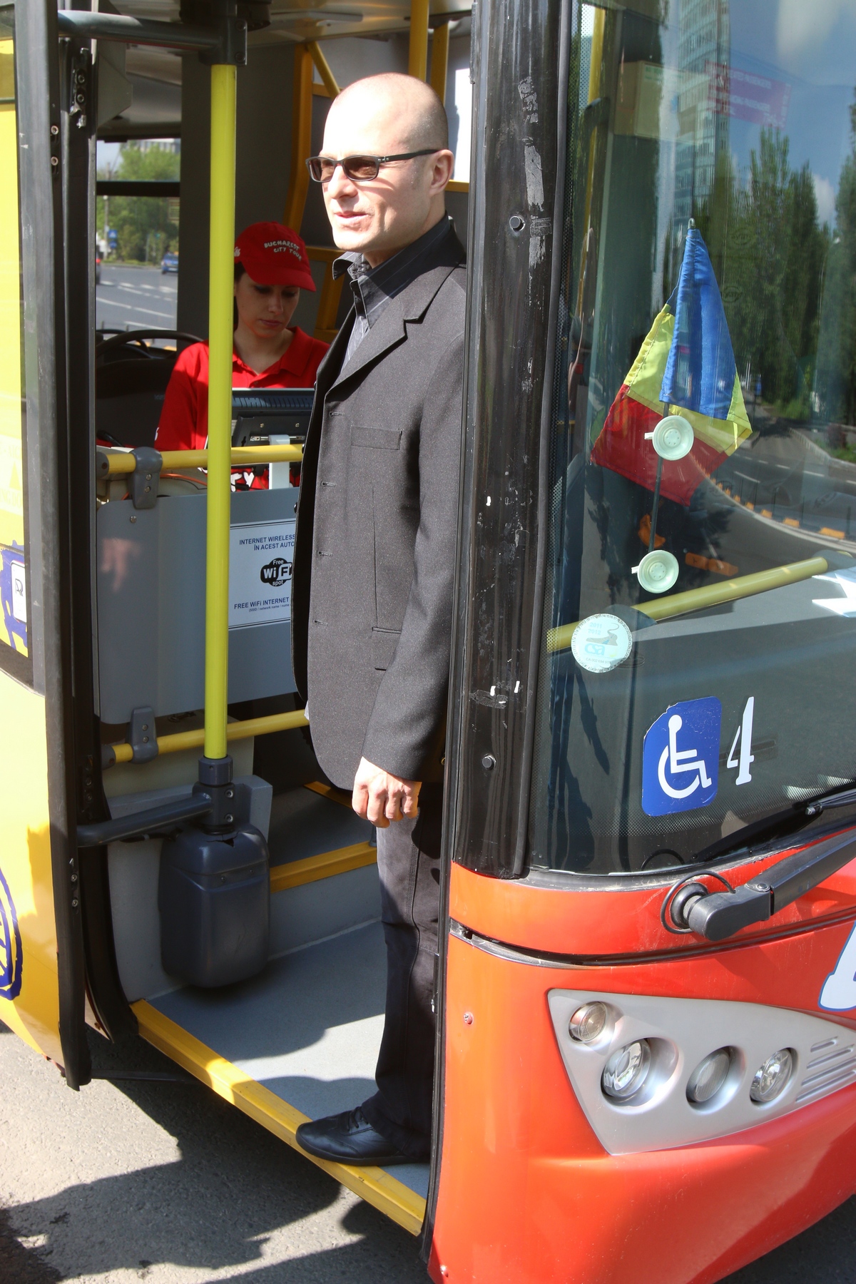 Mircea este poreclit Brad Pitt datorita asemanarii cu celebrul actor de la Hollywood