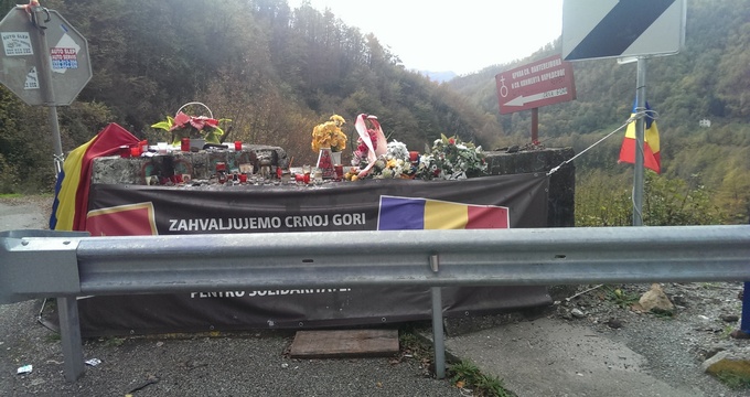 In urma tragediei de la Muntenergu a ramas un altar in memoria celor 18 romani morti