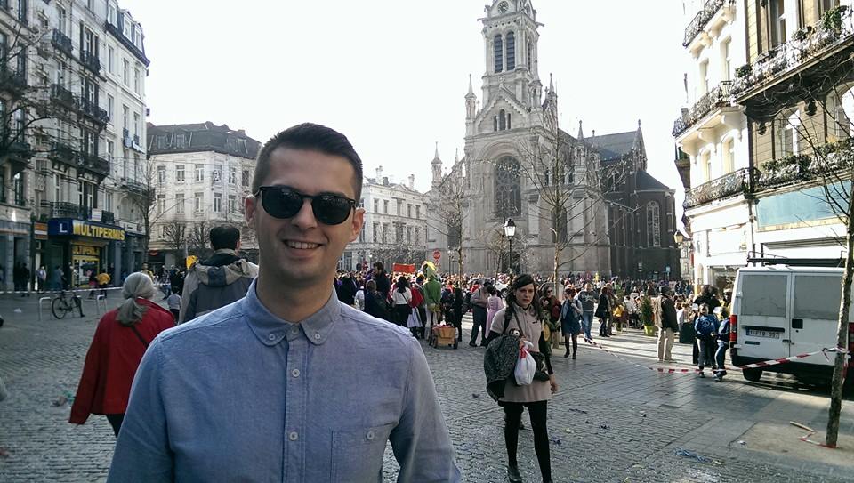 Tanarul face acum rezidentiatul pe medicina interna, apoi ivrea sa il faca si pe cel de pneumologie