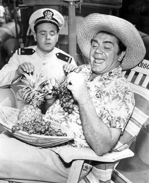 Ernest Borgnine si Tim Conway in serialul de comedie McHales Navy