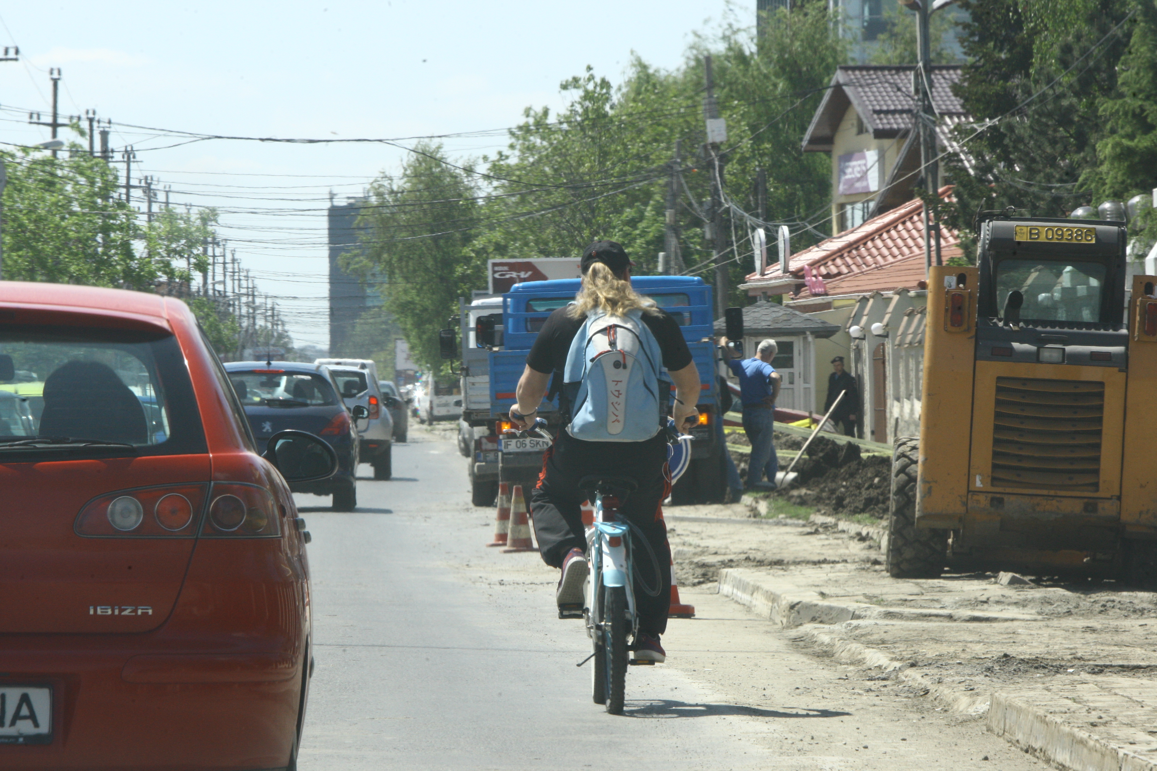 Vali Craciunescu, pe bicicleta