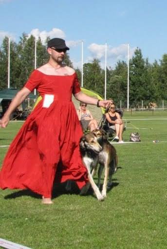 Vestimentatia sa a facut furori la show