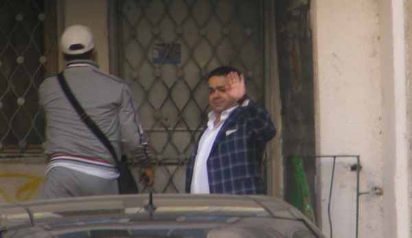 Salvarea a venit in jurul orei 11.30 la casa din Stefanesti a lui Adrian Minune