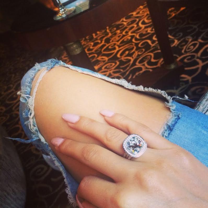 Ea ne-a spus ca este foarte mandra de inelul primit