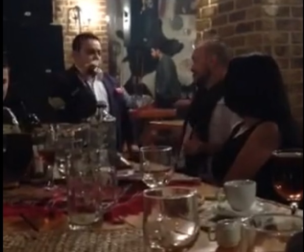 Andrei l-a invitat pe Adi Minune sa ii cante iubitei sale