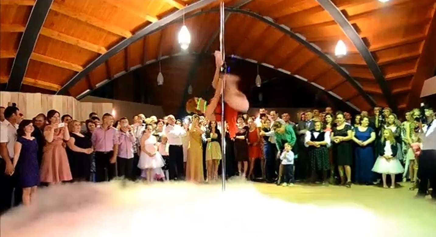 Adina a reusit sa ajunga pana in semifinale la Romanii au Talent