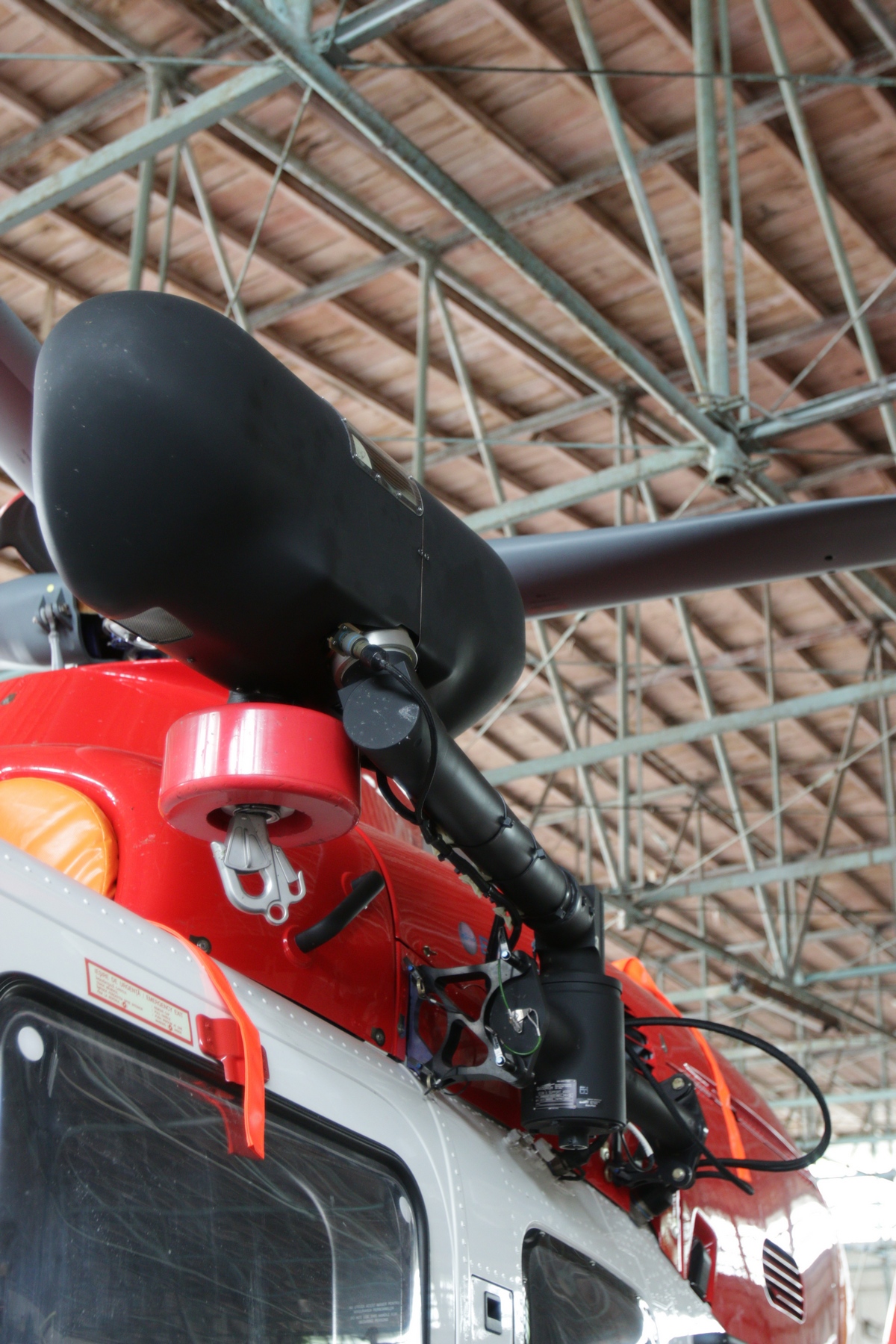 Elicopterele SMURD pot fi echipate cu troliu, pentru a putea face de acum astfel de interventii