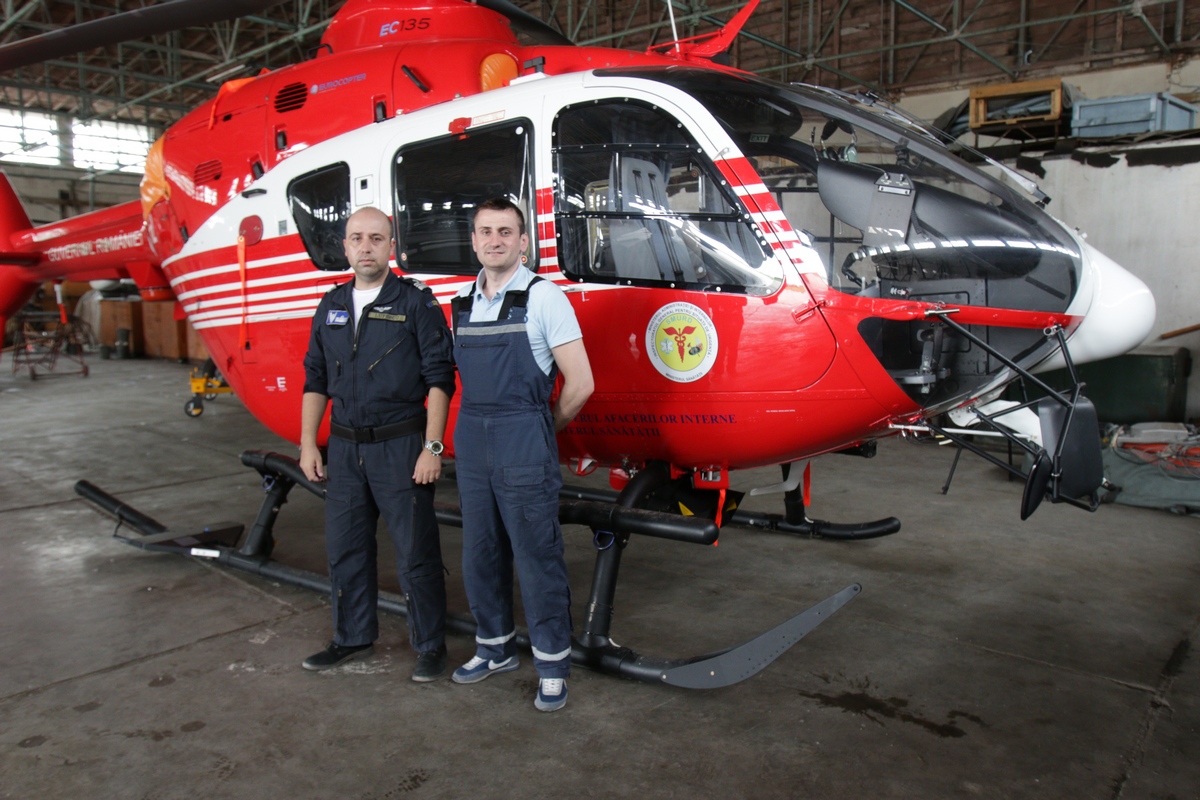 Romania are in prezent doar sase specialisti care pot opera troliul, deoarece in anumite conditii ei ghideaza pilotul