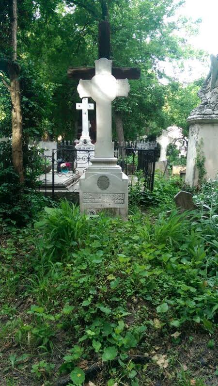 La mormantul Maestrului Gica Petrescu nu a mai venit nimeni de ani buni