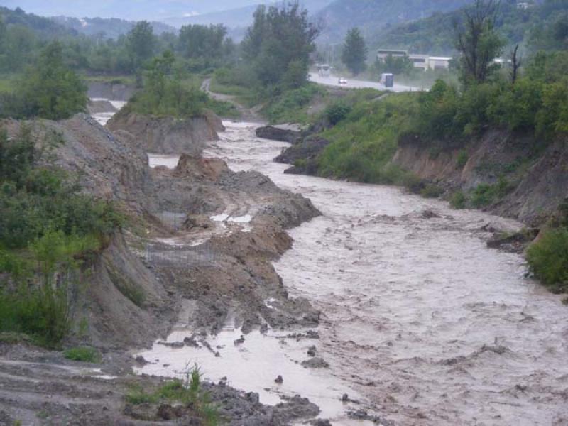 In paralel, hidrologii au emis si ei un cod portocaliu pe rauri din mai multe judete