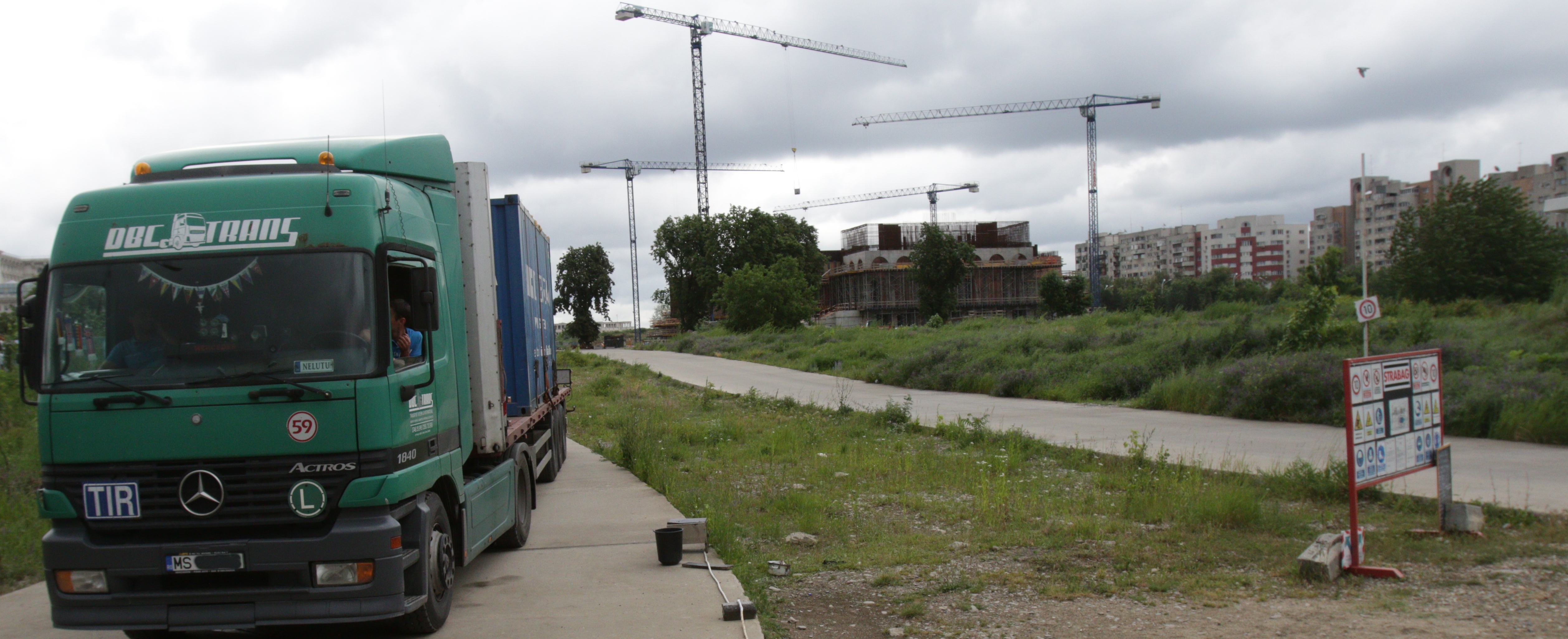 Initial muncitorii nu au vrut sa semneze un porces verbal, pentru utilajele luate de pe santier