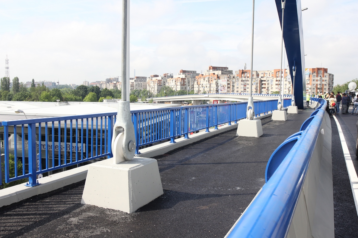 Circulatia pe podul de la Mihai Bravu a fost deschisa chair pe 1 Iunie, in jurul orei 11.00
