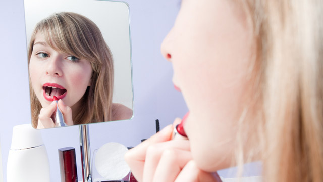 Cand ai examenele orale, este recomandat sa nu te fardezi strident