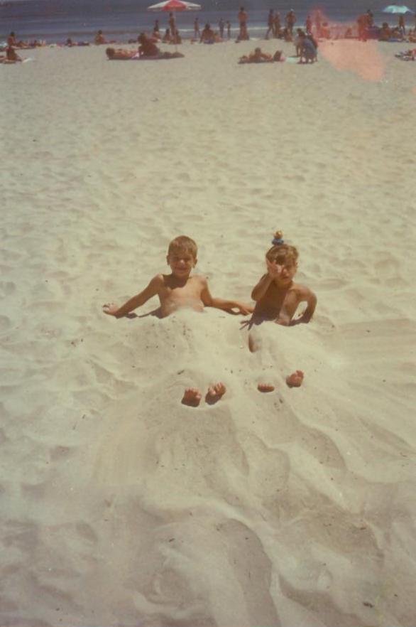 Fotbalistul a urmat un liceul sportiv, pentru a-su urma visul, acela de a ajunge fotbalist