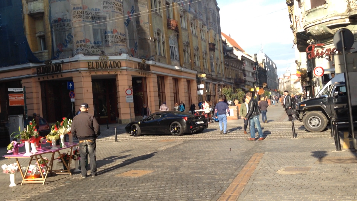 Victoras Micula a intrat cu masina pe o strada pietonala