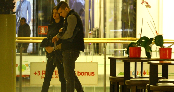 Atacantul lui Dinamo in mall cu iubita sa