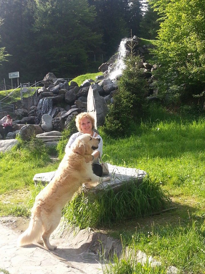 Fiecare zi din viata Mihaelei Tatu incepe si se termina cu o plimbare alaturi de Gore sursa: arhiva personala