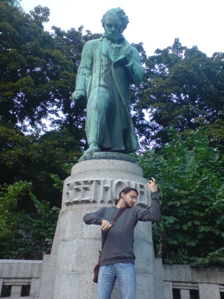 Adrian ne-a spus ca a participat pana acum la mai multe casting-uri pentru musical-uri