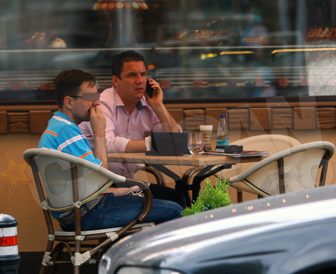 Desi la un moment dat a avut companie, Narcis Raducan l-a ignorat complet pe amicul sau