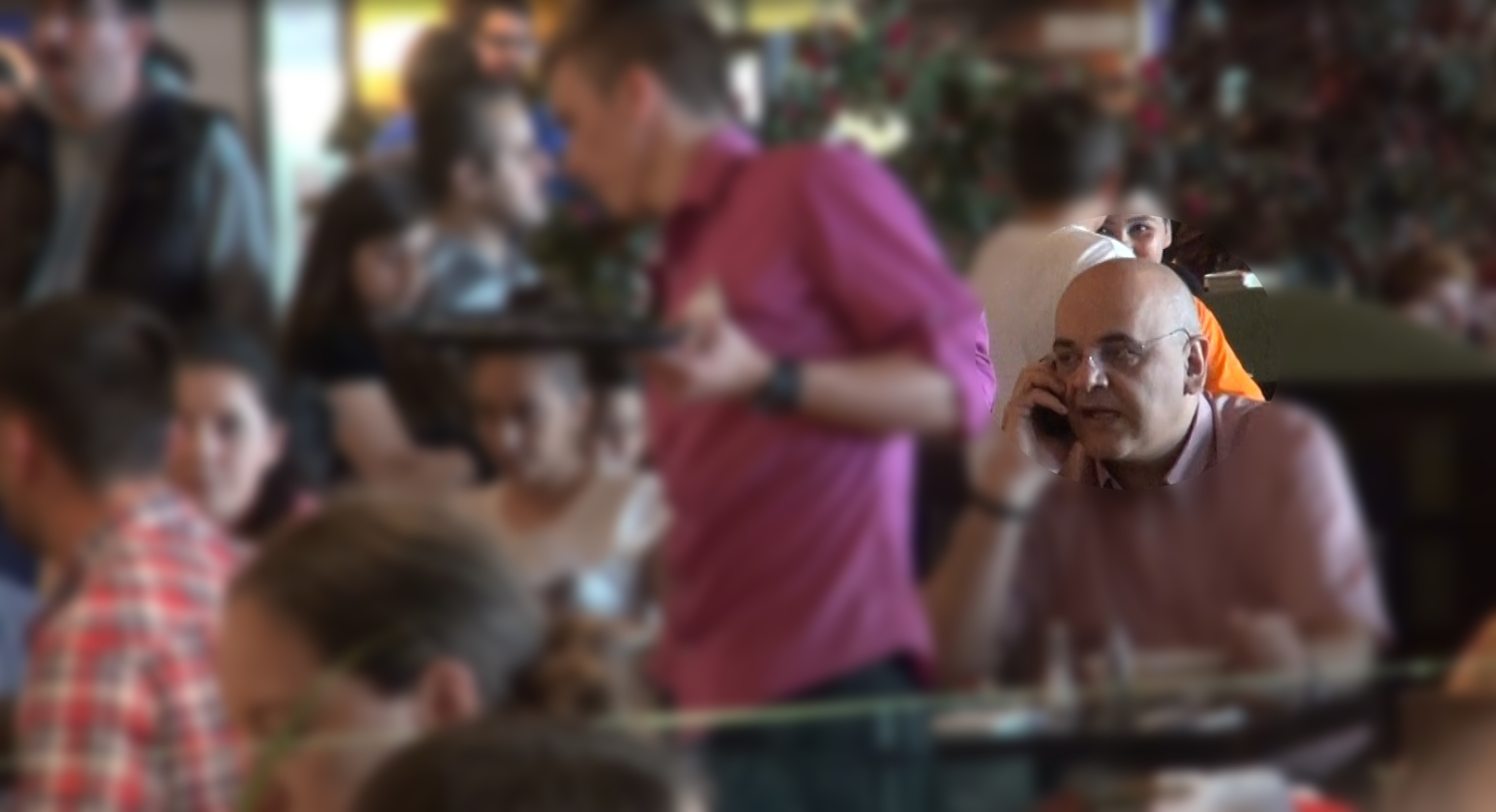 Oficialul aproape ca a uitat de mancare dupa ce a raspuns la telefon