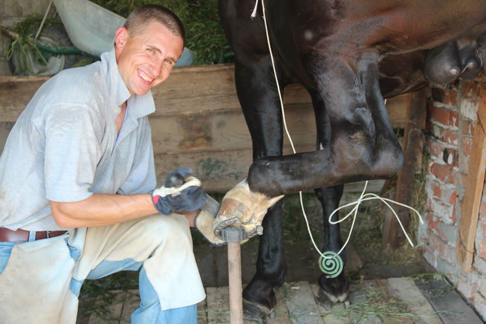 Iulian Stroe alaturi de calul sau