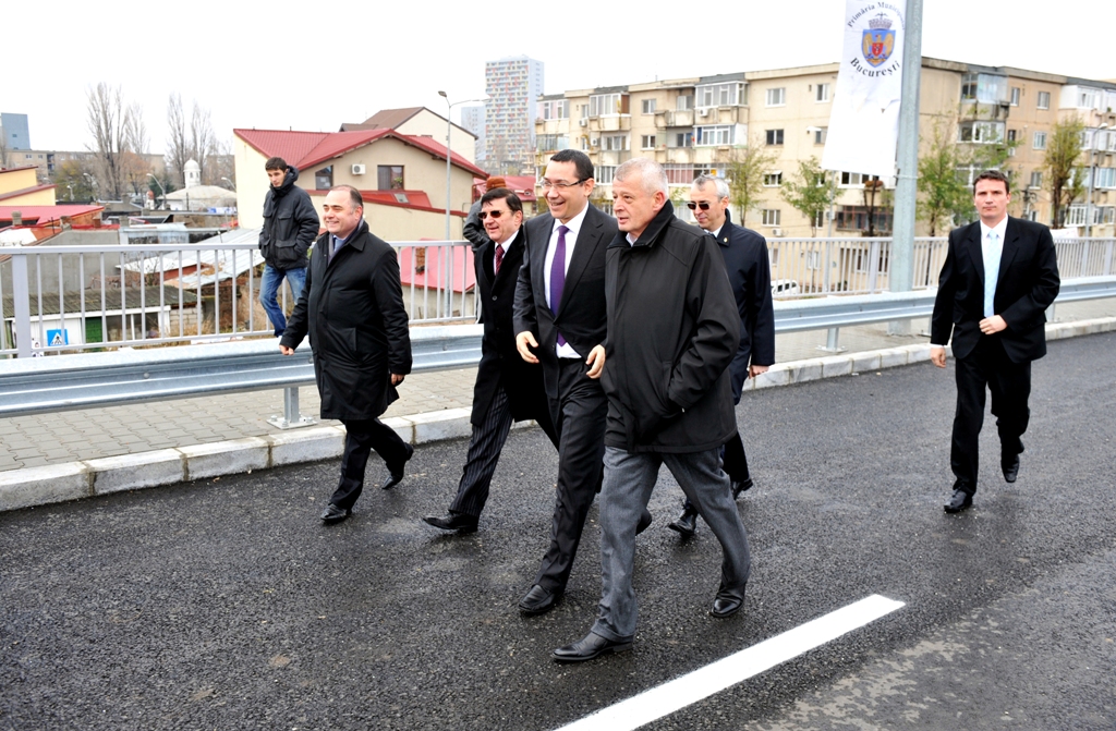 Premierul sustine ca el si Sorin Oprescu au ramas singurii candidati pe care stanga i-ar putea sustine la alegerile din toamna acestui an