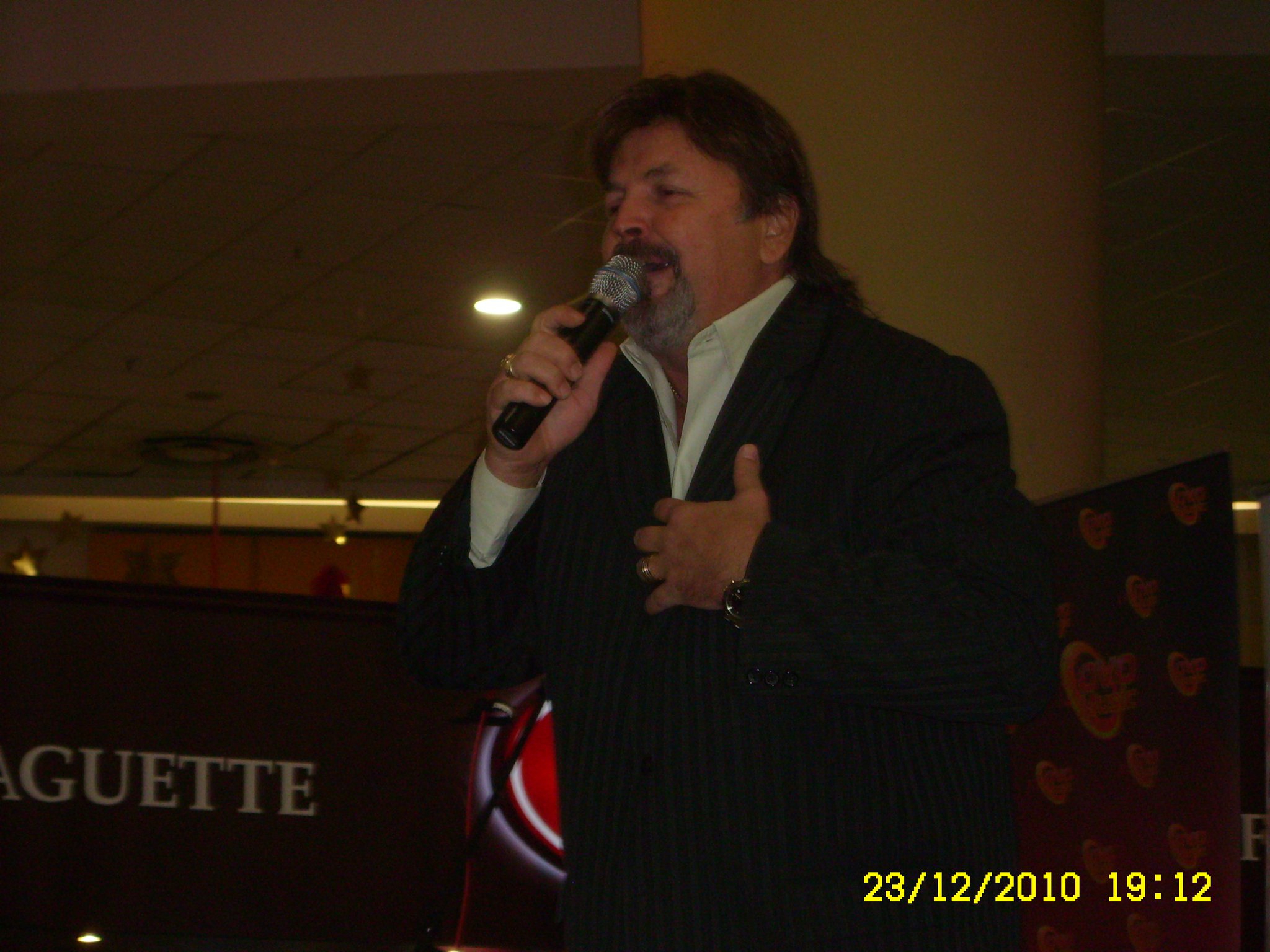 Artistul a facut istorie pe scena muzicii romanesti