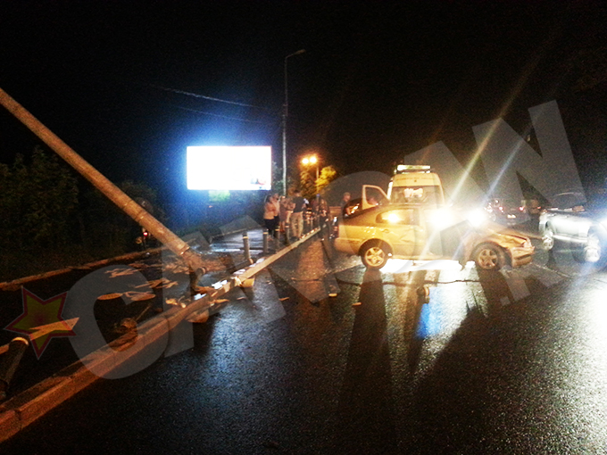 Masina a intrat cu viteza in intersectie, iar soferul nu a mai putut sa o controleze