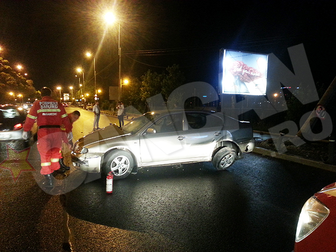 La fata locului, s-au deplasat de urgenta o ambulanta si un echipaj de pompieri