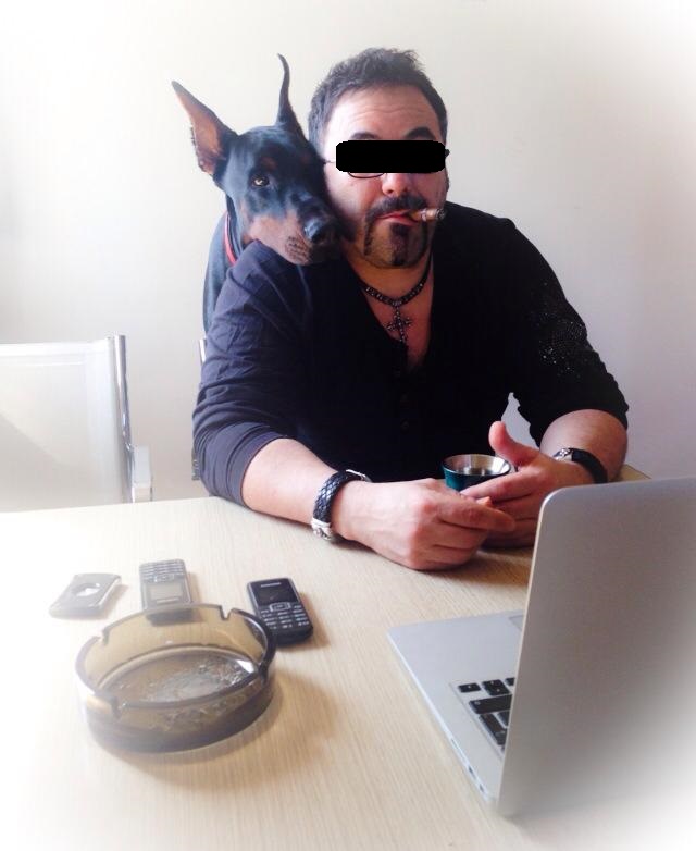 Cand Oana nu este acasa, patrupedul il pazeste pe tatal ei