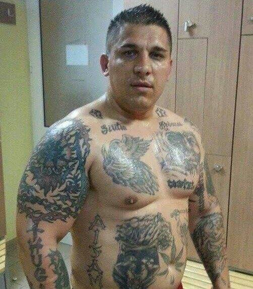 Adrian Corduneanu s-a tatuat pe tot corpul