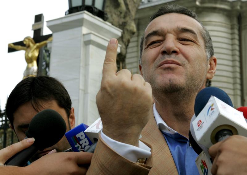 Becali s-a plans de regimul de detentie