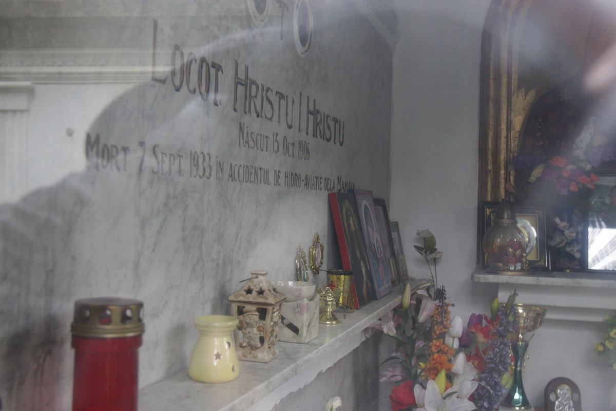 Cavoul in care Ralph isi doarme somnul vesnic este foarte bine ingrijit