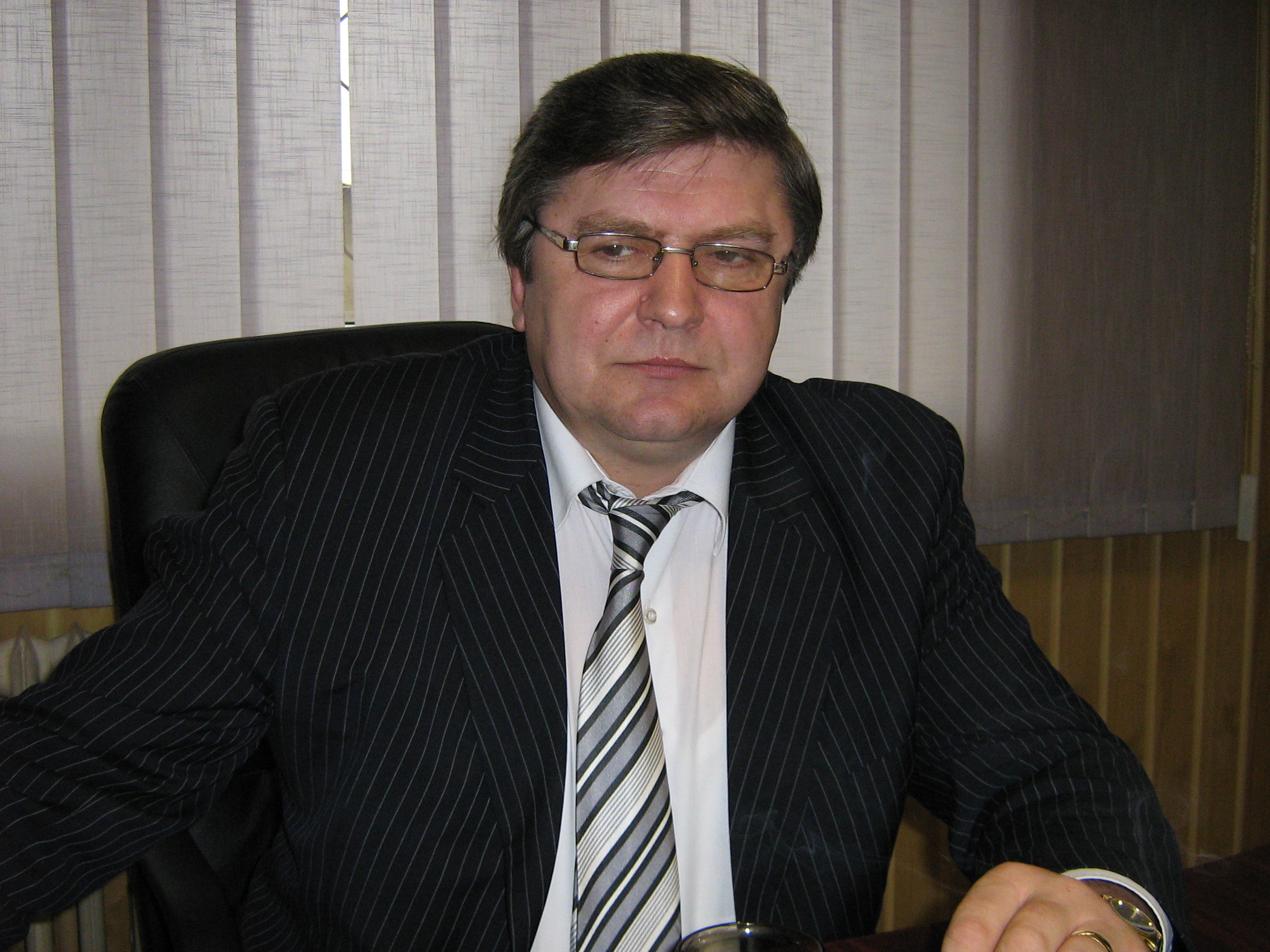 Vasile Latis l-a indrumat pe sucevean catre alte institutii ale statului