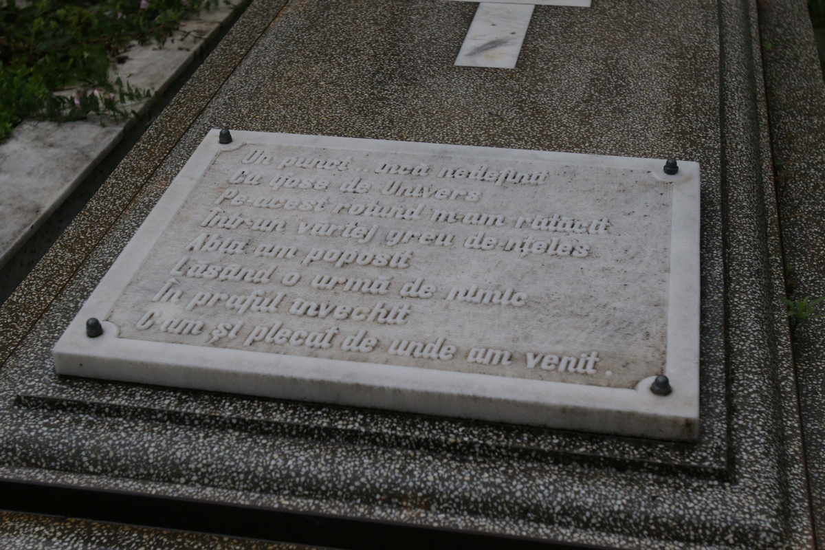 Epitaful de pe mormantul maestrului