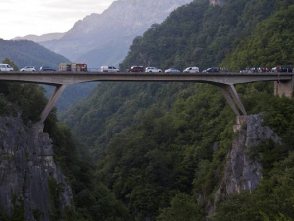 Podul de unde a cazut autobuzul in Muntenegru