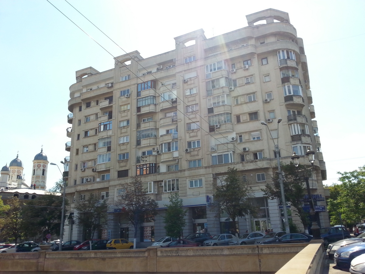 Afisul a fost scos dupa o zi de fetele care l-au montat