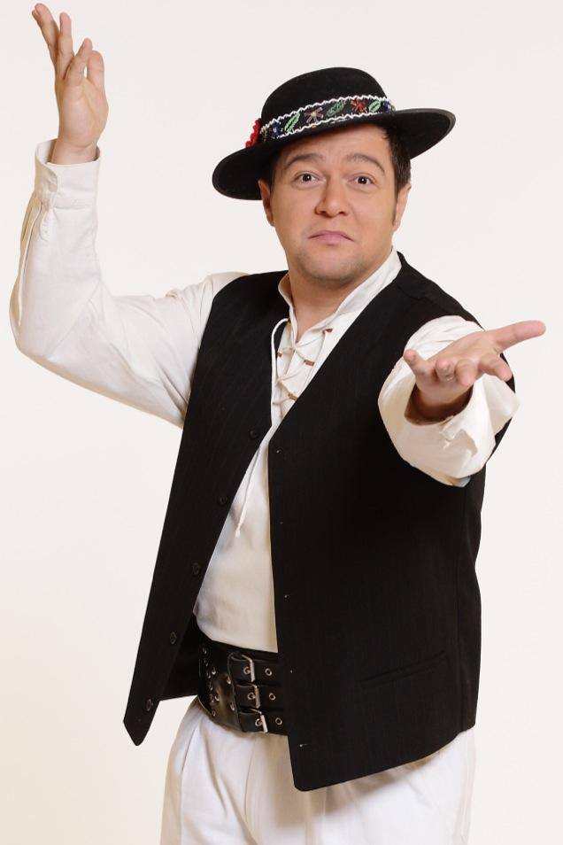 Toata lumea il stie ca Varu Sandel, dar putini stiu ca numele sau din buletin este Alexandru Pop