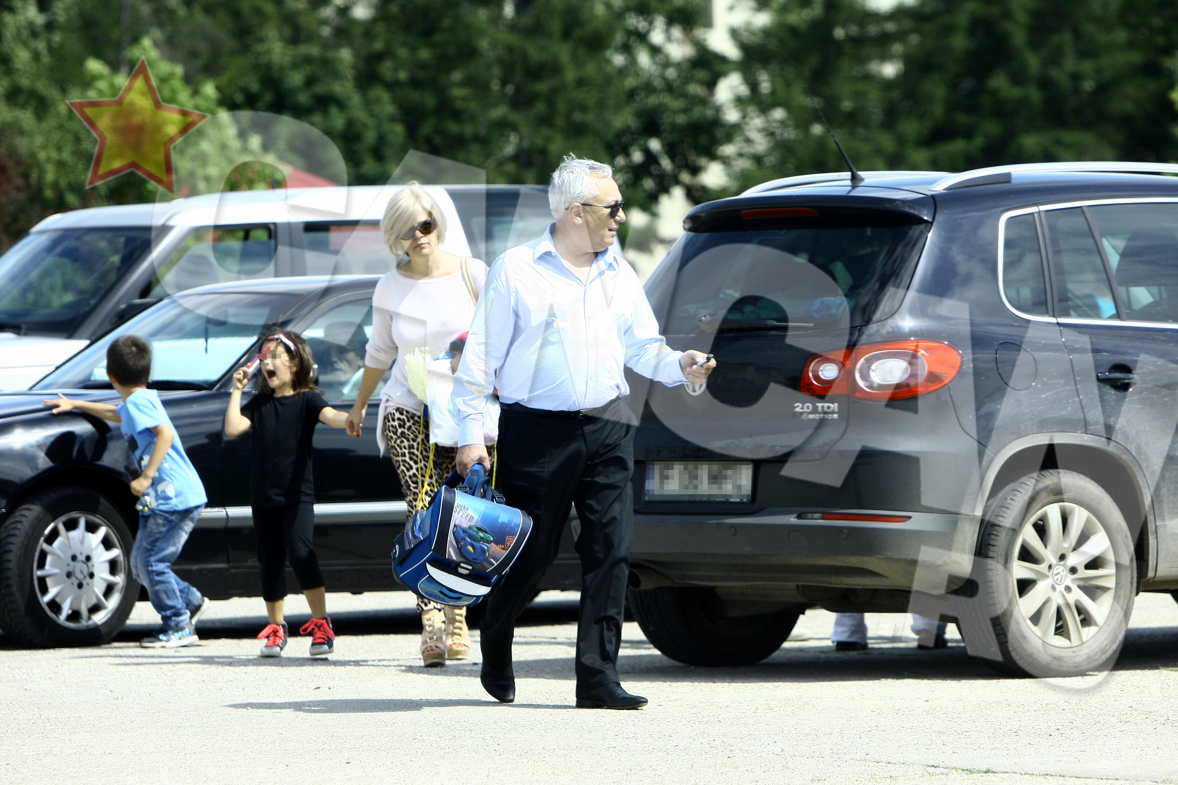 Stefan s-a oferit sa care toate bagajele, ca un domn