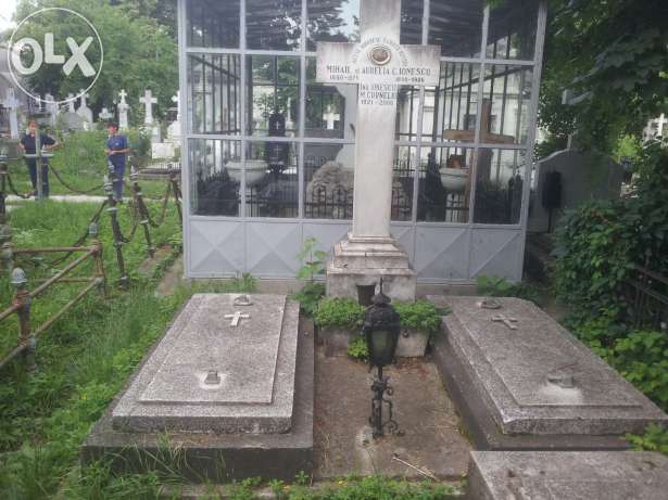 Cea mai tare oferta vine de la Baia Mare, unde un barbat vinde un loc de veci, la pachet cu un apartament