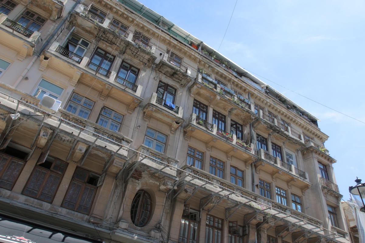 Legenda spune ca 203 copii au fost tinuti nemancati de un anume Stavrache Hagi-Orman