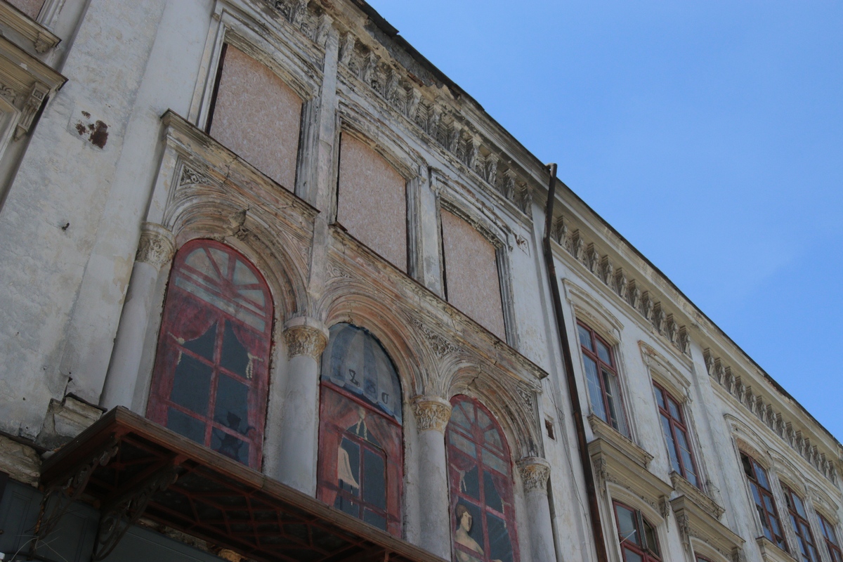 In mitul urban se spune ca cei mici erau tinuti nemancati