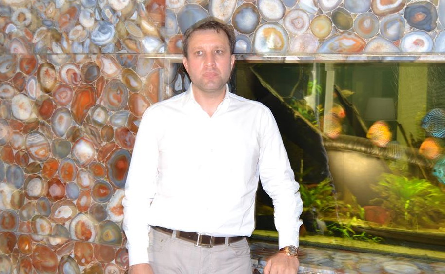 ae Nicolae si-a impanzit casa din Pipera cu acvarii (sursa foto: sportilfov.ro)