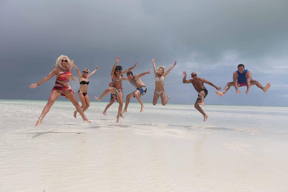 Silvia se distreaza de minune cu barbatii mai tineri decat ea