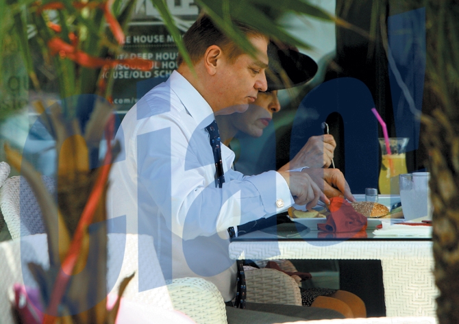 Meniu regal: hamburger si cartofi prajiti