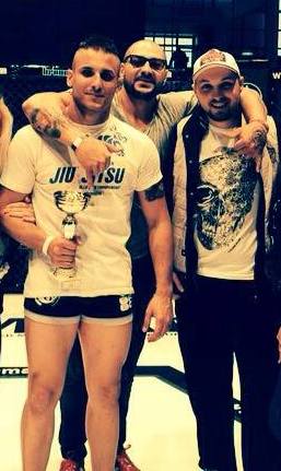 Filip Ciomu alaturi de fratele sau, dupa ce a terminat lupta de la Drobeta Turnu-Severin