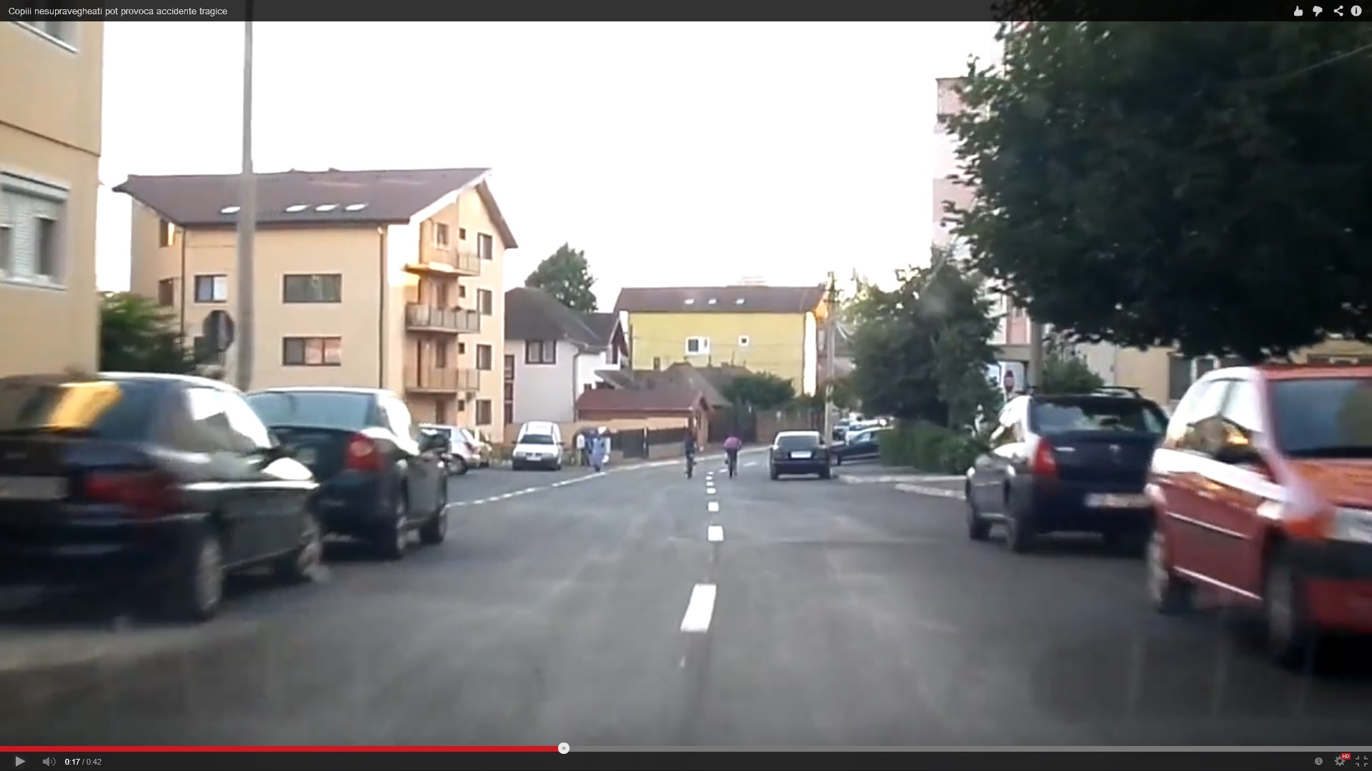 La prima vedere strada este goala, dar aparentele sunt inselatoare