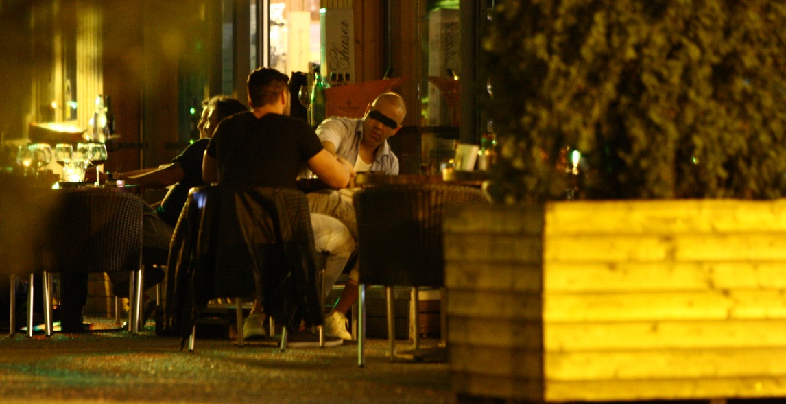 Victor a stat cateva ore la o terasa din centrul orasului