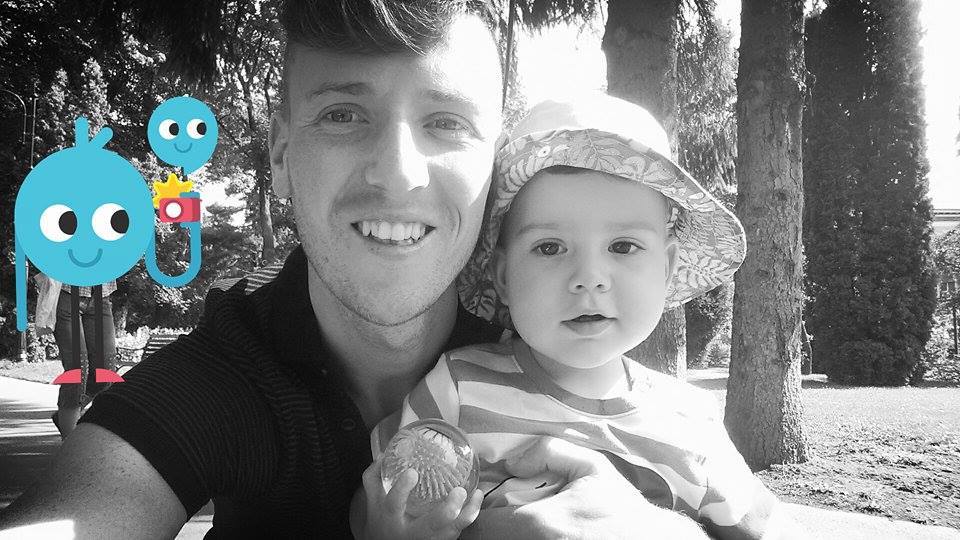 Ionut alaturi de fiul sau, in varsta de un an si patru luni