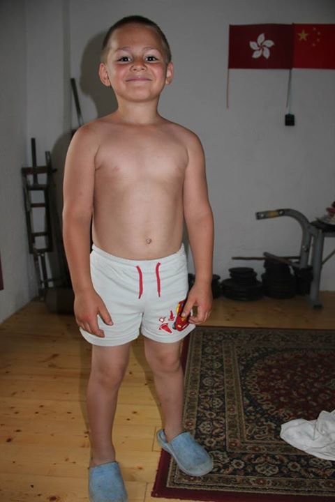 Iulian, tatal micului Giuliano, a spus pe retelele de socializare ca cei doi baieti ai sai au pornit din nou antrenamentele